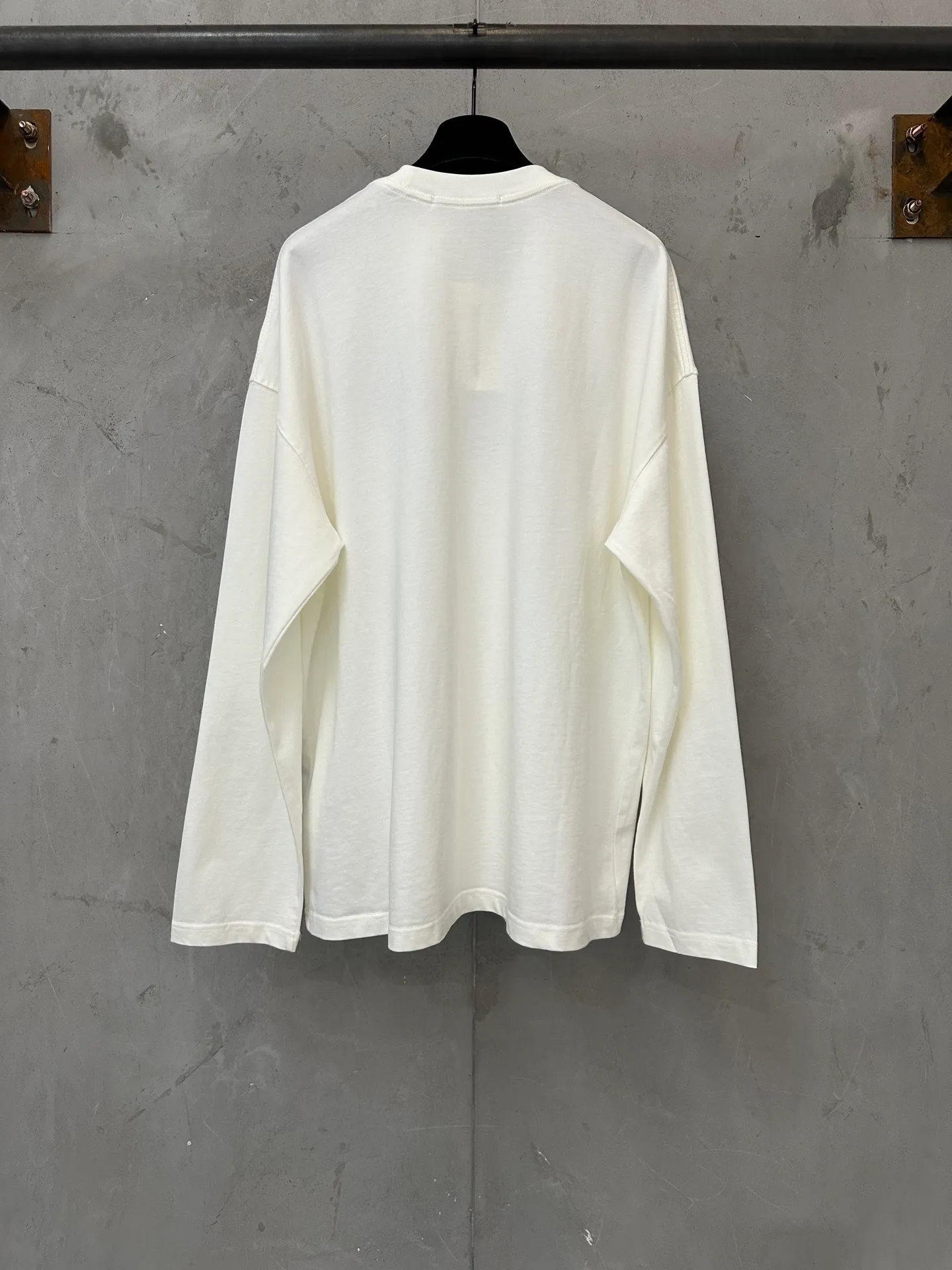 160 Acne studio FW 26 Retro American badge Blue embroidery long-sleeved T-shirt Fabric: High-definition super heavyweight cotton double yarn compact Xinjiang cotton Weight gram Paired with 2*2 Salona rib Clean cloth surface Clear cloth texture Firm and stiff High color fastness No change in shape No Color Change Customized hardware Thread Accessories Matching version Men and women Same Style Color: White Size: XS S M L XL